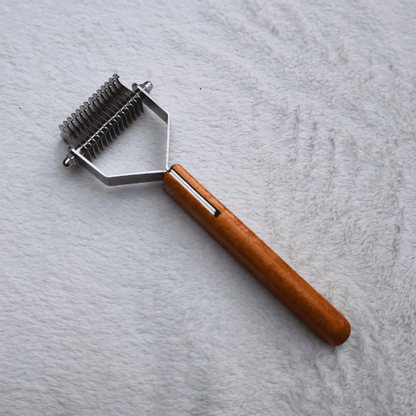 Walnut Knot Comb