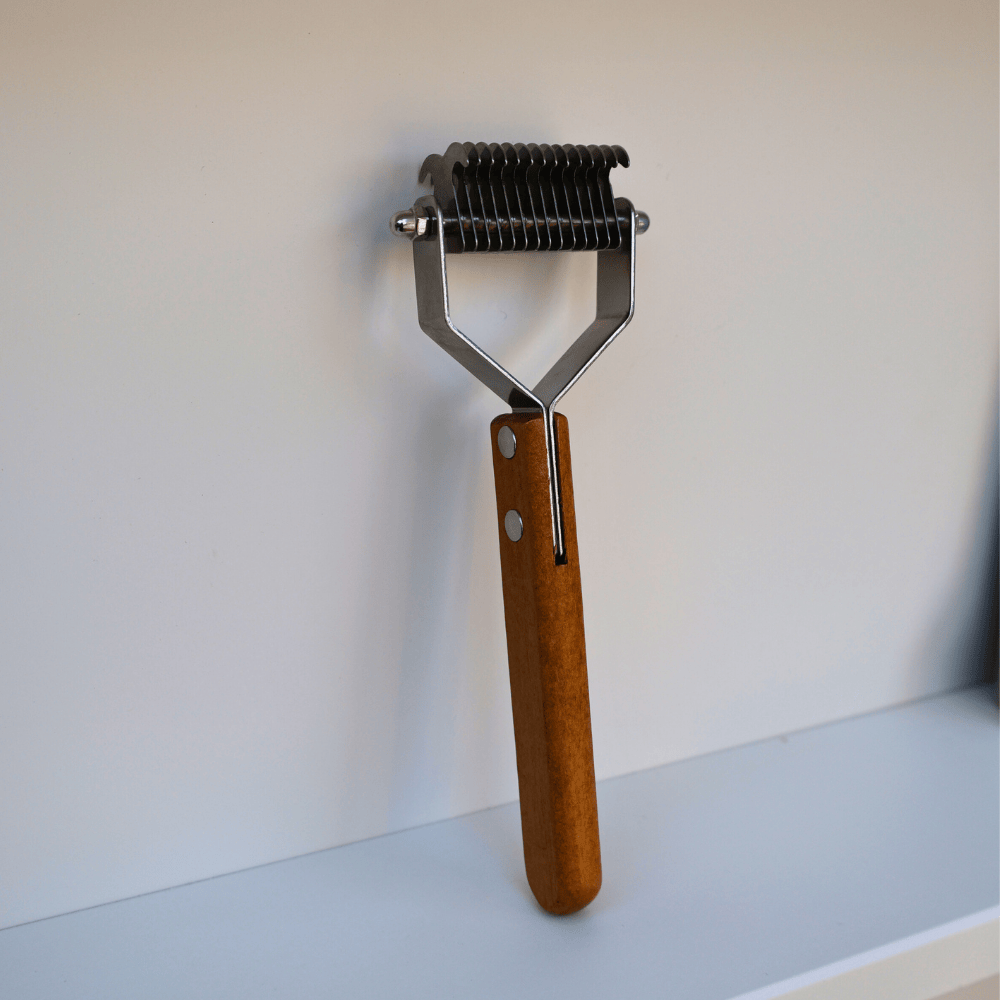 Walnut Knot Comb