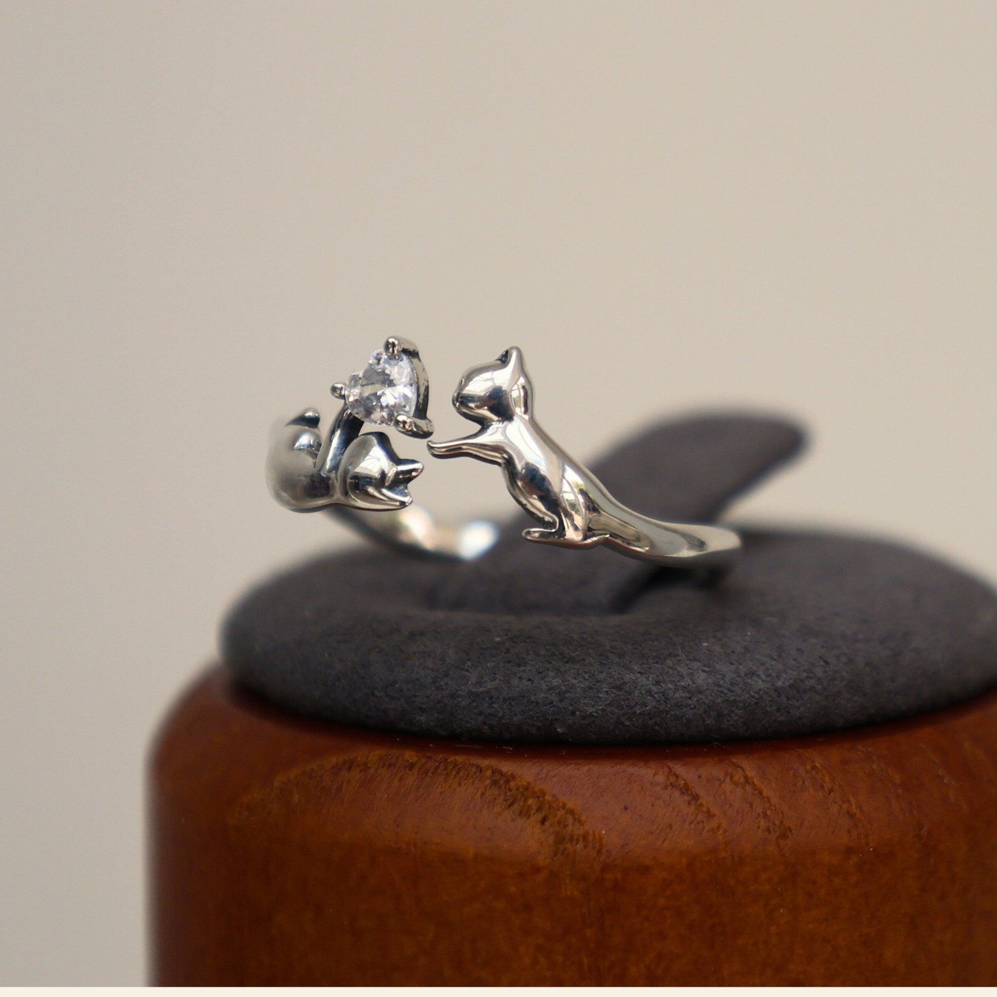 Amore Cat Ring - Feline Fancy