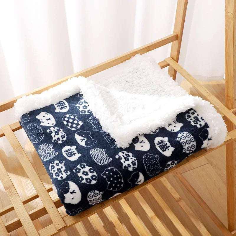 Ideal for gifting, the Cat Print Blanket makes a thoughtful present for anyone who adores cats and cozy comforts