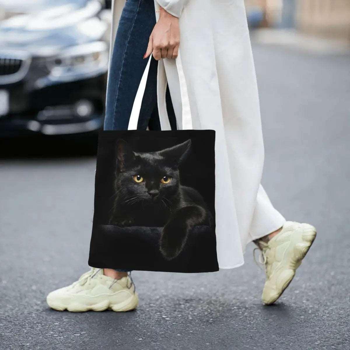 Add a stylish and functional accessory to your wardrobe with the Black Cat Bag, ideal for both casual and formal occasions