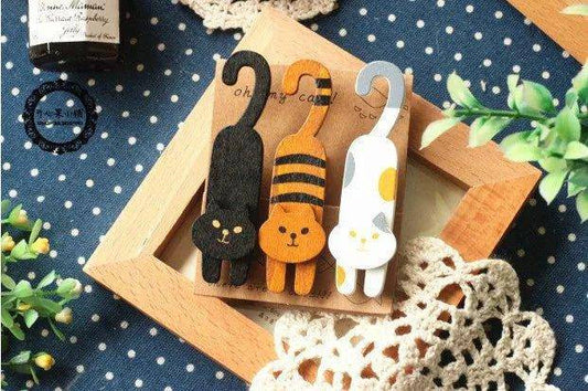 Wooden Cat Clip Set featuring a charming design with cute cat motifs, perfect for organizing papers and documents