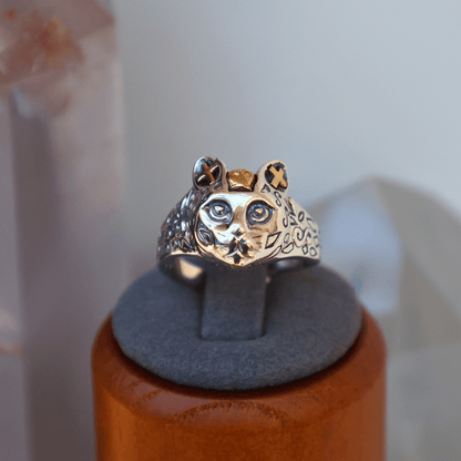 Show your love for cats with this chic and versatile Montagu Cat Ring