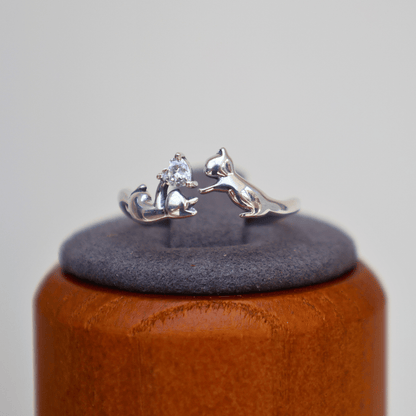 Wear your love for cats with the stylish and timeless Amore Cat Ring