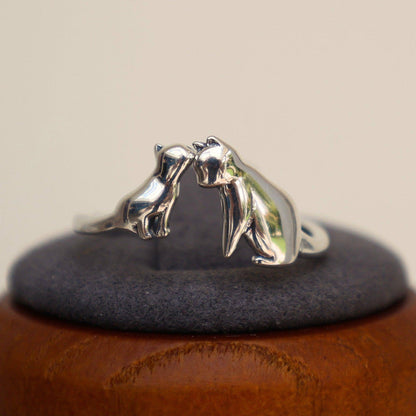 Mama Love Cat Ring featuring a heartwarming design with a mother cat and kitten motif