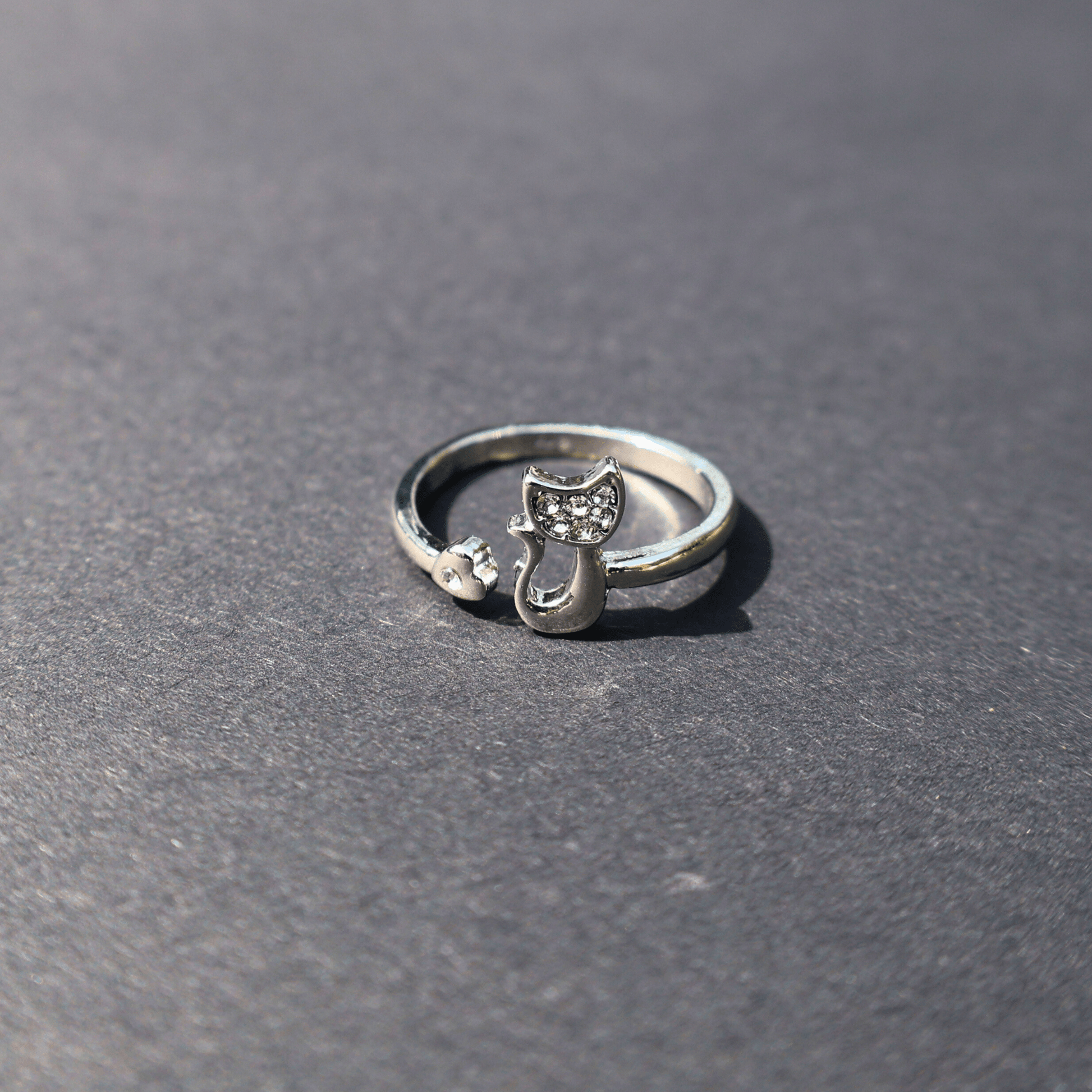 Made with high-quality materials, the Marie Cat Ring offers durability and lasting beauty