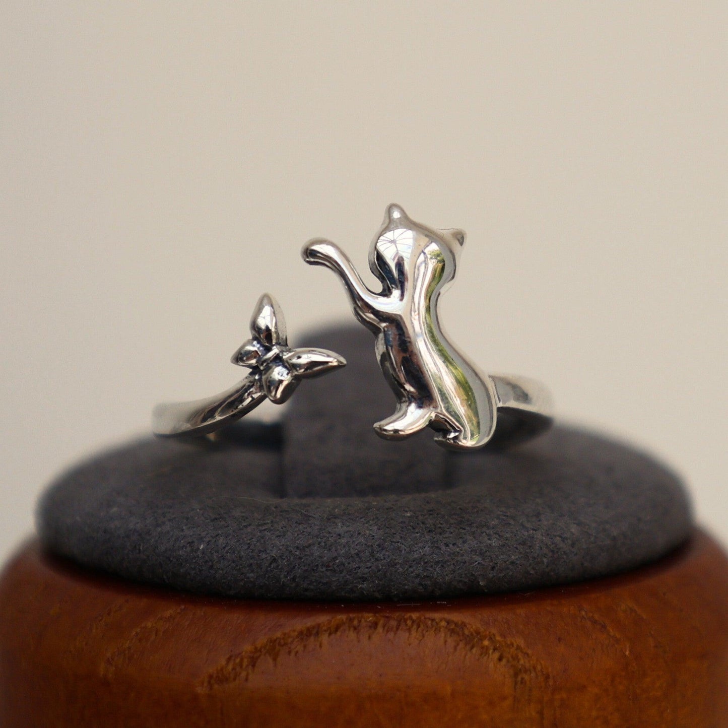 Flutter Cat Ring - Feline Fancy